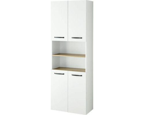 Armoire haute avec quatre portes et deux compartiments ouverts, façades blanches, étagères aspect bois et poignées noires.