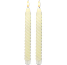 Zwei LED-Stabkerzen mit gedrehtem Design und künstlicher Flamme.