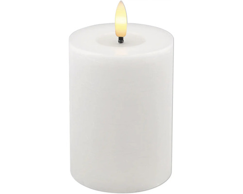Weisse LED-Stumpenkerze mit einer künstlichen Flamme.