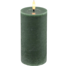 Bougie LED cylindrique vert foncé avec surface rustique et flamme artificielle.