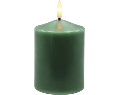 Grüne LED-Stumpenkerze mit künstlicher Flamme und warmweißem Licht.