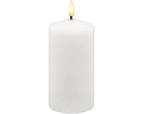 Weisse zylindrische LED-Stumpenkerze mit flammenförmigem Licht.