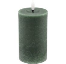 Bougie LED cylindrique verte avec surface texturée et flamme LED.