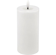 Bougie pilier blanche à LED en cire avec pointe LED en forme de flamme.