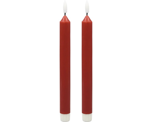 Zwei rote LED-Stabkerzen mit weißer Flamme und geriffeltem Sockel.