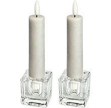 Deux bougies LED flambeaux dans des bougeoirs en verre carrés avec flamme réaliste.