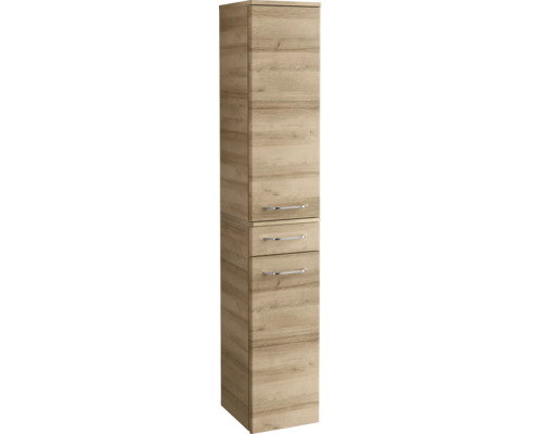 Hochschrank für das Badezimmer in Eiche-Optik mit zwei Türen, einem Schubkasten und verchromten Griffen.