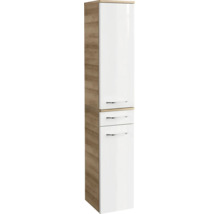 Armoire haute de salle de bain moderne avec deux portes et un tiroir, corps en aspect chêne, façades en blanc brillant, poignées chromées.