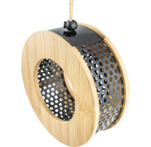 Mangeoire circulaire pour oiseaux en bambou et métal perforé noir à suspendre avec une corde.