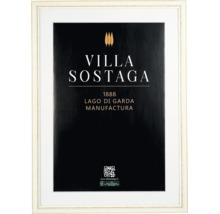 Bilderrahmen mit Villa Sostaga Lago di Garda Motiv und Forest Stewardship Council Zertifikat.