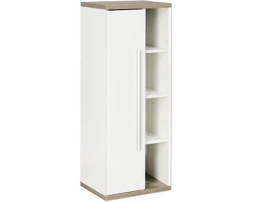 Weisser Badezimmer-Hochschrank mit Eiche-Dekor, eine Tür mit langem Stangengriff und ein seitliches offenes Regal mit vier Fächern.