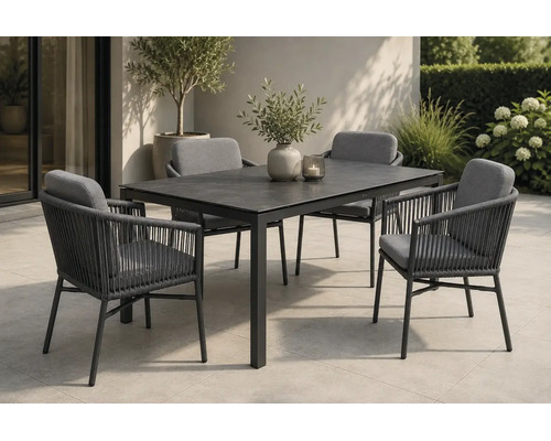 Ensemble de mobilier de jardin moderne avec une table rectangulaire et quatre chaises en corde tressée avec coussins gris sur une terrasse.