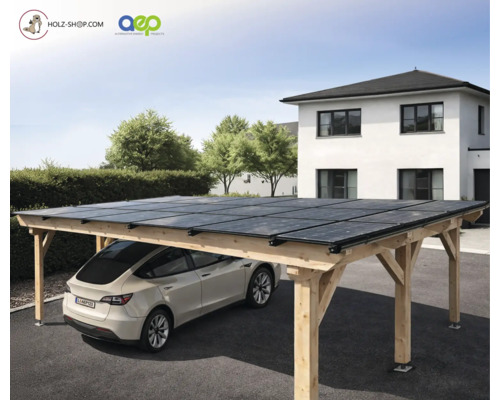 Holz-Carport mit integrierten Solarmodulen auf dem Dach, darunter ein geparktes Auto, vor einem modernen weissen Haus und grünen Bäumen.