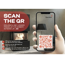 Hand hält ein Smartphone mit einem QR-Code, um einen Thermia Kaminofen mittels Augmented Reality im eigenen Raum anzuzeigen.