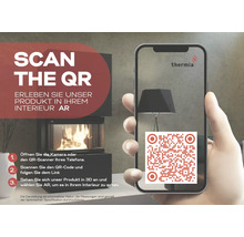 Hand hält Smartphone mit Quick Response Code und Thermia Logo vor einem Kamin zur Produktvisualisierung mittels Augmented Reality im Raum.