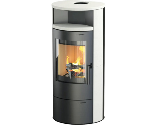 Poêle à bois rond avec revêtement en pierre naturelle, corps noir et grande vitre avec feu ardent.