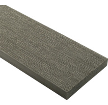 Terrassendiele aus Holz-Kunststoff-Verbundwerkstoff mit Holzmaserung-Struktur.