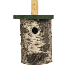 Nichoir en tronc de bouleau naturel avec toit plat, trou d'envol et latte de fixation en bois.