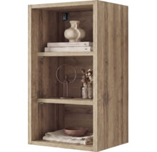 Wandregal in Holzoptik mit drei Fächern, dekoriert mit einer Vase, Büchern, einer Skulptur, Blumen und einer Schale.