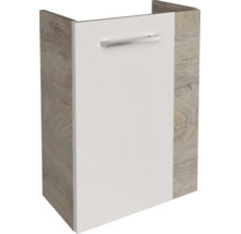 Meuble sous-vasque de salle de bains avec porte blanche, parois latérales en décor bois et poignée argentée.