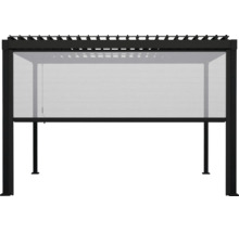 Schwarze Pergola aus Metall mit ausziehbarem Seitenrollo für Sichtschutz und Sonnenschutz im Garten oder auf der Terrasse.