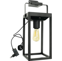 Schwarze Außenwandleuchte in Laternenform mit rechteckigem Metallrahmen, Edison-Glühfadenlampe und Netzkabel mit Stecker.