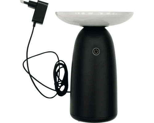 Moderne LED-Tischleuchte mit breitem Diffusor, Ein-Aus-Schalter am Gehäuse und Netzteil mit Kabel.