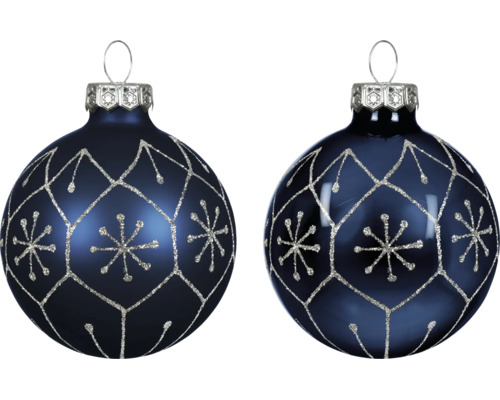 Zwei dunkelblaue Christbaumkugeln aus Glas mit silbernem Glitzermuster aus Sternen und geometrischen Linien.