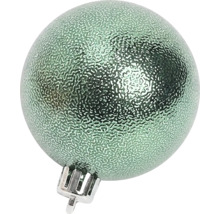 Grüne Weihnachtskugel mit strukturierter Oberfläche und silberner Aufhängung.