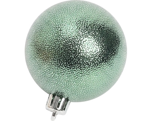 Grüne Weihnachtskugel mit strukturierter Oberfläche und silberner Aufhängung.