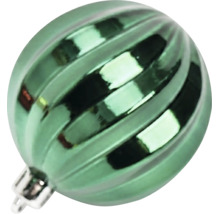 Glänzende, mintgrüne Weihnachtskugel mit gerippter Oberfläche.