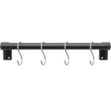 Barre de cuisine noire avec quatre crochets en S argentés et supports muraux en métal.