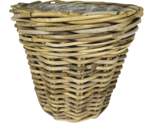 Geflochtener Korb aus Rattan mit Kunststoffeinsatz zum Bepflanzen.