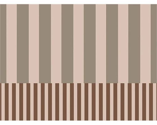 Gestreifte Tapete mit breiten vertikalen Streifen oben und schmalen vertikalen Streifen unten in Beige- und Brauntönen.