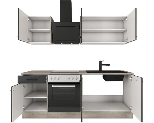 Bloc cuisine moderne avec meubles hauts, hotte noire, cuisinière, four, évier et meubles bas avec portes ouvertes.