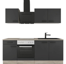 Bloc cuisine moderne avec façades gris foncé, plan de travail aspect bois, comprenant four, plaque de cuisson, hotte aspirante et évier.