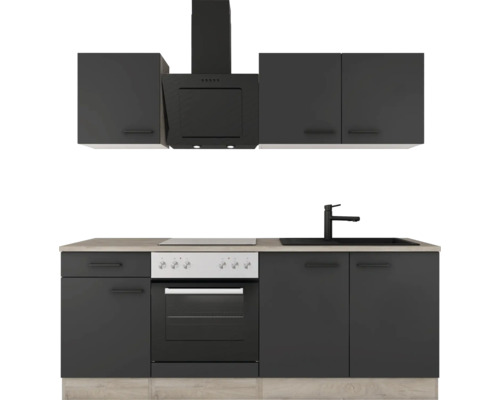 Bloc cuisine moderne avec façades gris foncé, plan de travail aspect bois, comprenant four, plaque de cuisson, hotte aspirante et évier.