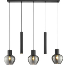 Suspension à cinq lampes avec abat-jour en verre et cylindres en métal sur un support de plafond.
