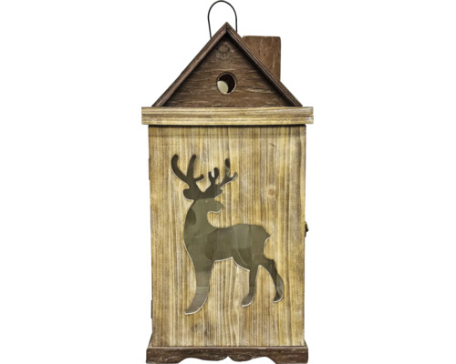 Holzlaterne in Hausform mit Hirsch-Ausschnitt und Metallgriff oben.