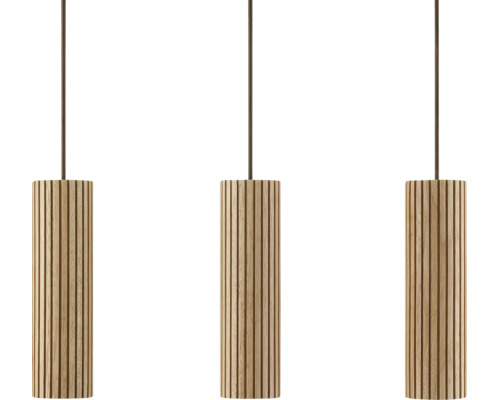 Trois suspensions cylindriques en bois nervuré avec câbles textiles fins pour un éclairage de plafond moderne.