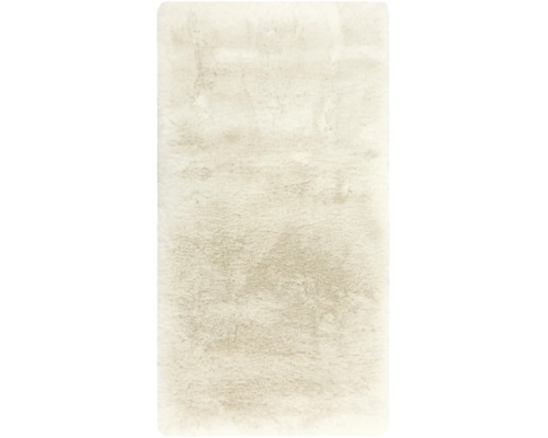 Hochflor-Teppich, rechteckig, cremefarben, mit weicher und flauschiger Oberfläche.