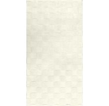 Cremefarbener Hochflor-Teppich mit 3D-Reliefstruktur im Schachbrettmuster.
