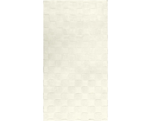 Cremefarbener Hochflor-Teppich mit 3D-Reliefstruktur im Schachbrettmuster.