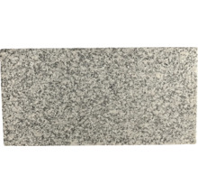 Dalle rectangulaire en granit à grain fin pour l'extérieur.