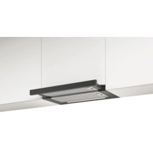 Hotte aspirante télescopique noire installée sous un meuble de cuisine.
