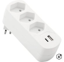 Adaptateur multiprise avec trois prises et un port de charge USB (Image AI modified or generated)