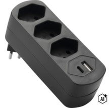 Adaptateur multiprise avec trois prises et deux ports USB pour prise murale (Image AI modified or generated)