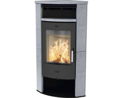 Poêle à bois avec revêtement en pierre ollaire, grande vitre avec feu de bois et compartiment chauffe-plat.