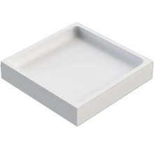Receveur de douche carré avec une surface intérieure plate.