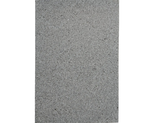 Granitplatte mit fein strukturierter, geflammter Oberfläche für Terrasse und Garten.